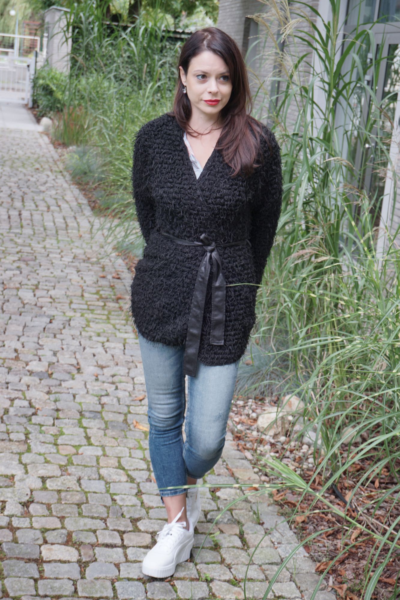 Czarny wiązany sweter - Szafa Gosi - internetowy outlet z odzieżą damską