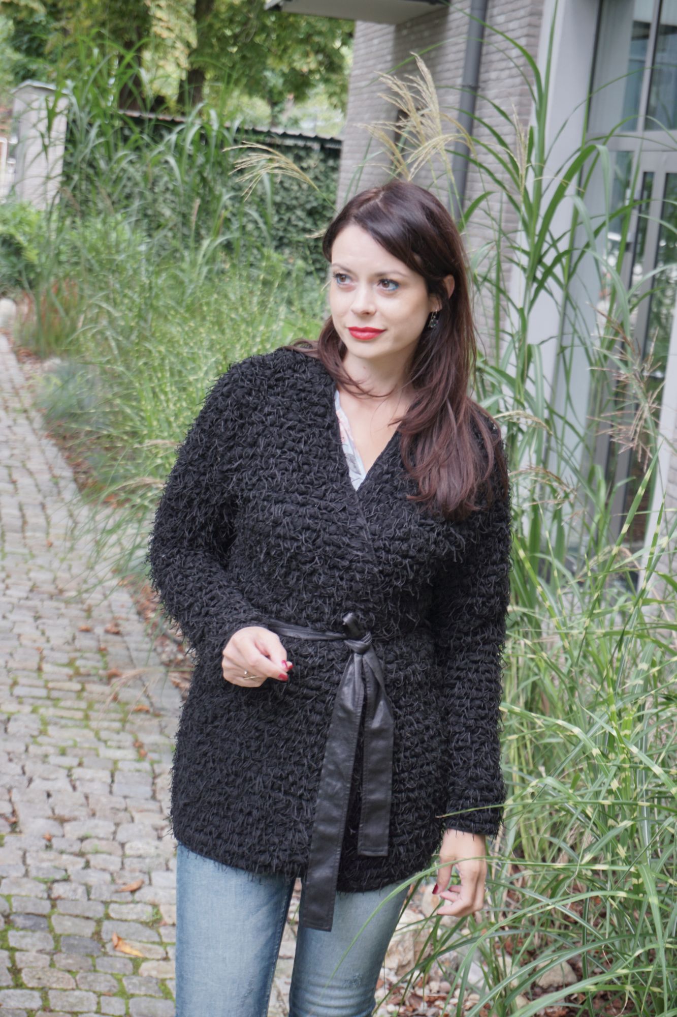 Czarny wiązany sweter - Szafa Gosi - internetowy outlet z odzieżą damską