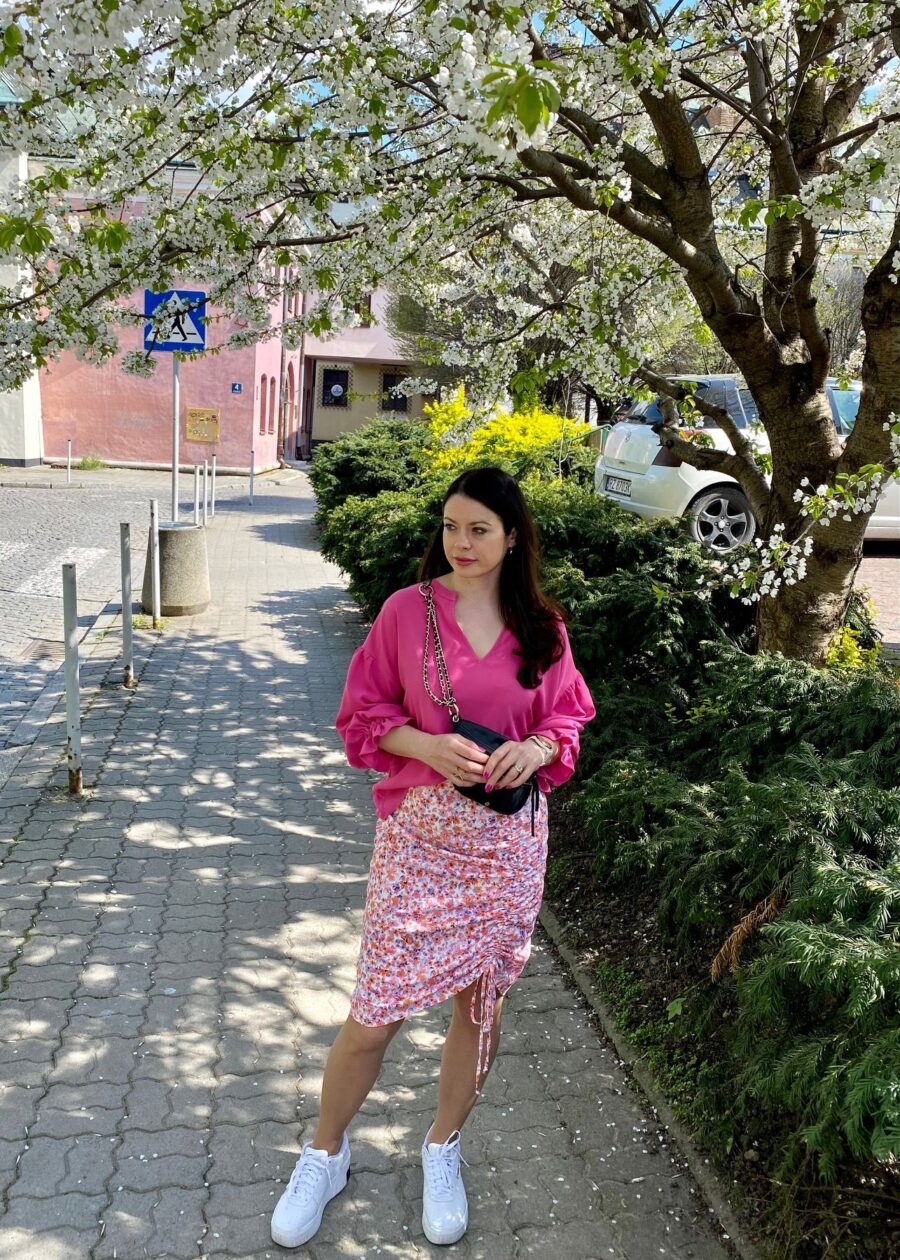 Wiązana spódnica w kwiatki - Szafa Gosi - internetowy outlet z odzieżą damską