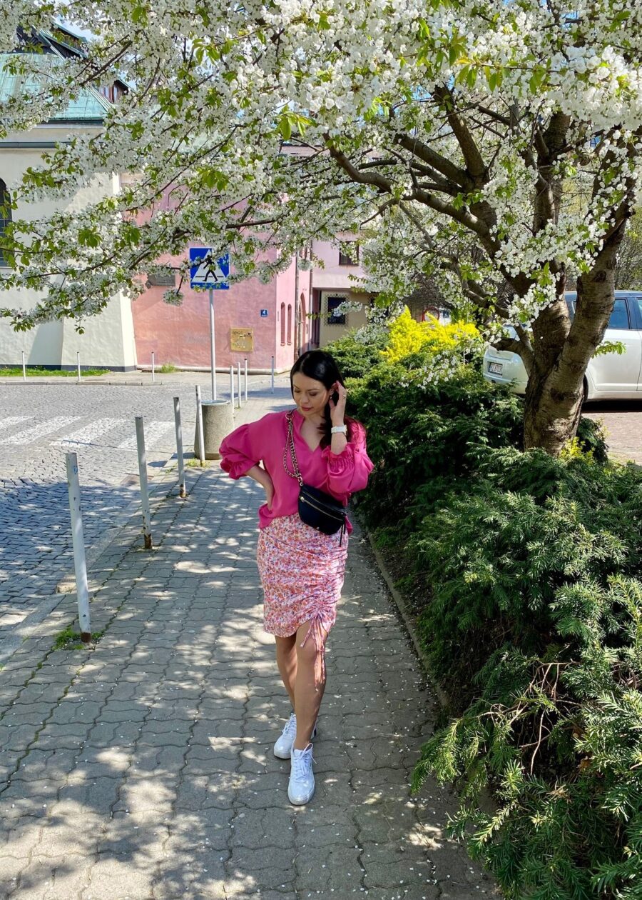 Wiązana spódnica w kwiatki - Szafa Gosi - internetowy outlet z odzieżą damską