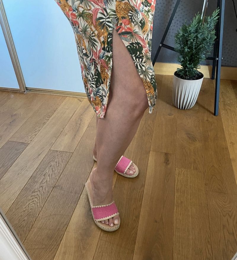 Sukienka w kolorowe kwiaty na ramiączka zapinana na guziki XXL - Szafa Gosi - internetowy outlet z odzieżą damską