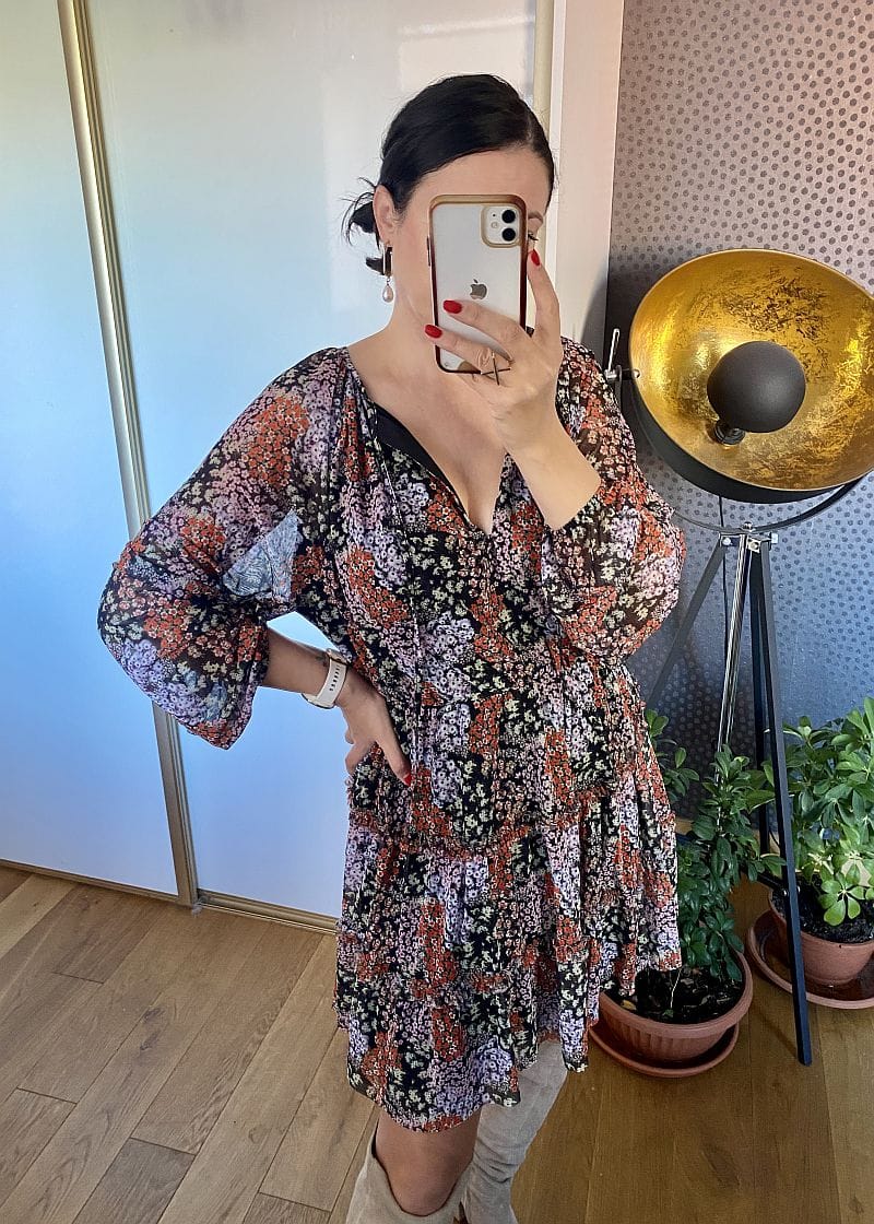 Rozkloszowana sukienka w kwiaty - Szafa Gosi - internetowy outlet z odzieżą damską