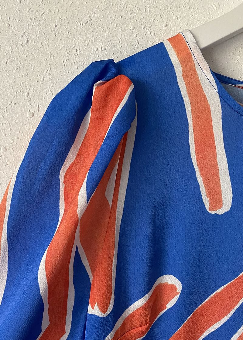 Niebieska sukienka z falbanami - Szafa Gosi - internetowy outlet z odzieżą damską