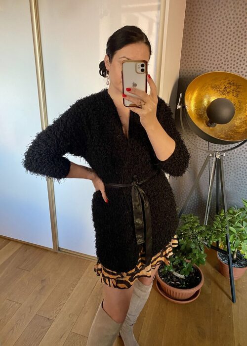 Czarny wiązany sweter