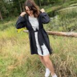 Czarny sweter wiązany z kapturem - Szafa Gosi - internetowy outlet z odzieżą damską