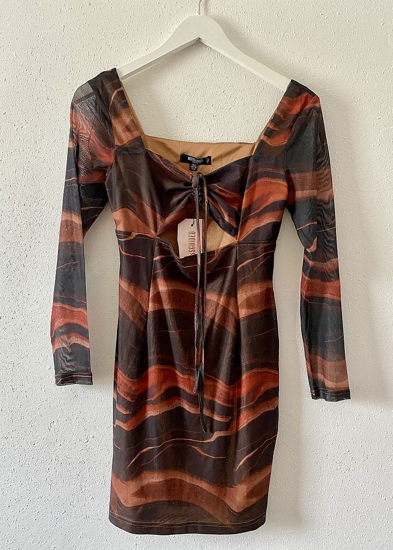 Sukienka z siateczki ze ściągaczem na biuście - Szafa Gosi - internetowy outlet z odzieżą damską