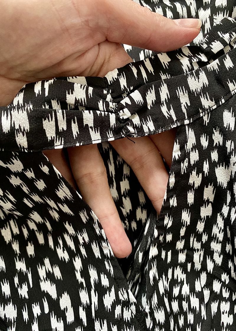 Czarno biała marszczona sukienka - Szafa Gosi - internetowy outlet z odzieżą damską