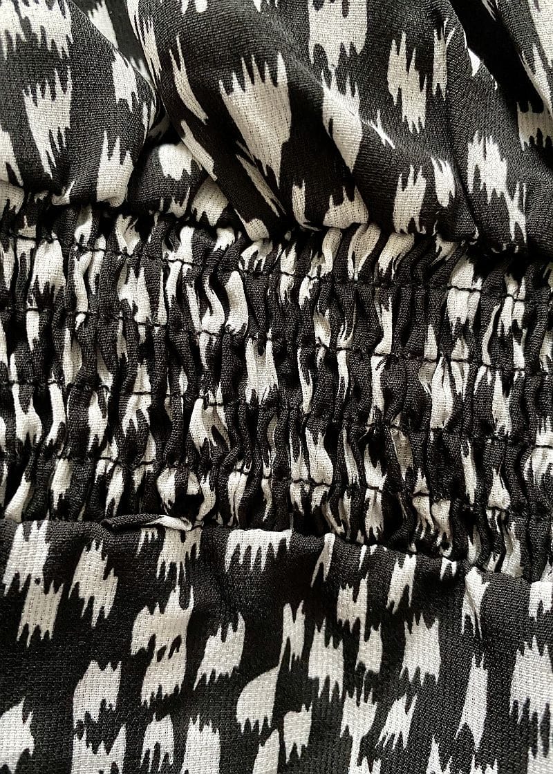 Czarno biała marszczona sukienka - Szafa Gosi - internetowy outlet z odzieżą damską