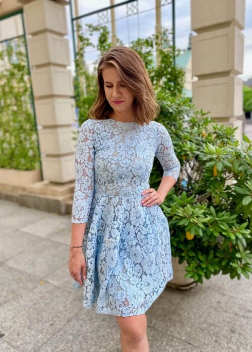 Koronkowa rozkloszowana sukienka