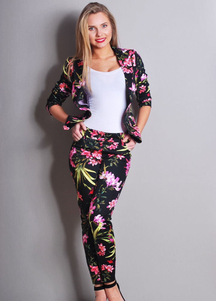 Czarna marynarka w kwiaty - Szafa Gosi - internetowy outlet z odzieżą damską